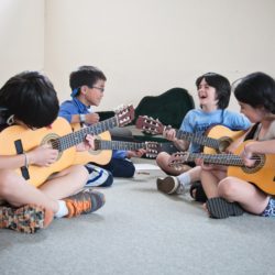 kids-guitar kids-guitar